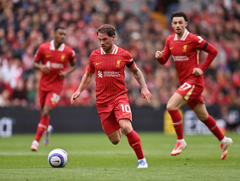 奧納納主場首秀場面尷尬!曼聯新門將被對手半場吊射破門!.