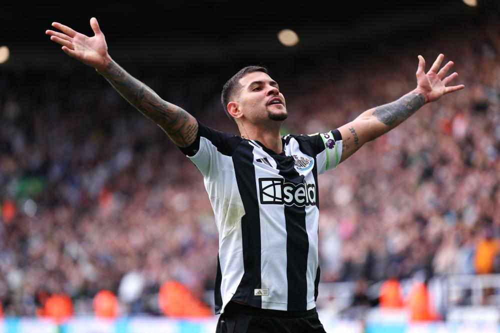 五大联赛一人一城出场次数：吉格斯963场居首，马尔蒂尼次之.